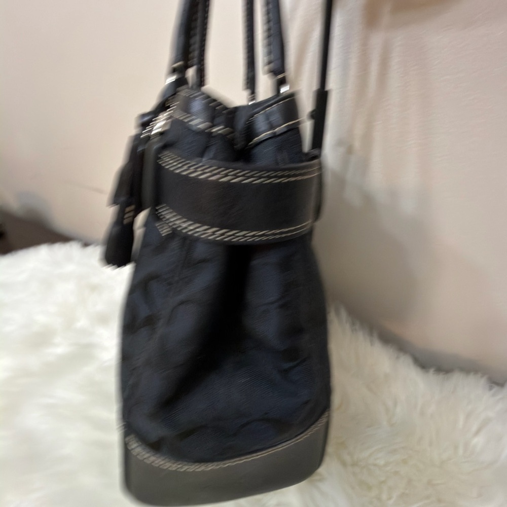 Coach Vintage Y2k 10246 Signature
Black Hampton Carryall Tote Bag - Picture 4 of 15